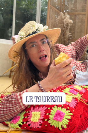 Domitille déguisée en cliché du Taureau