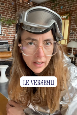Domitille déguisée en cliché du Verseau