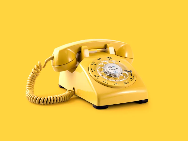 Un téléphone à cadran jaune